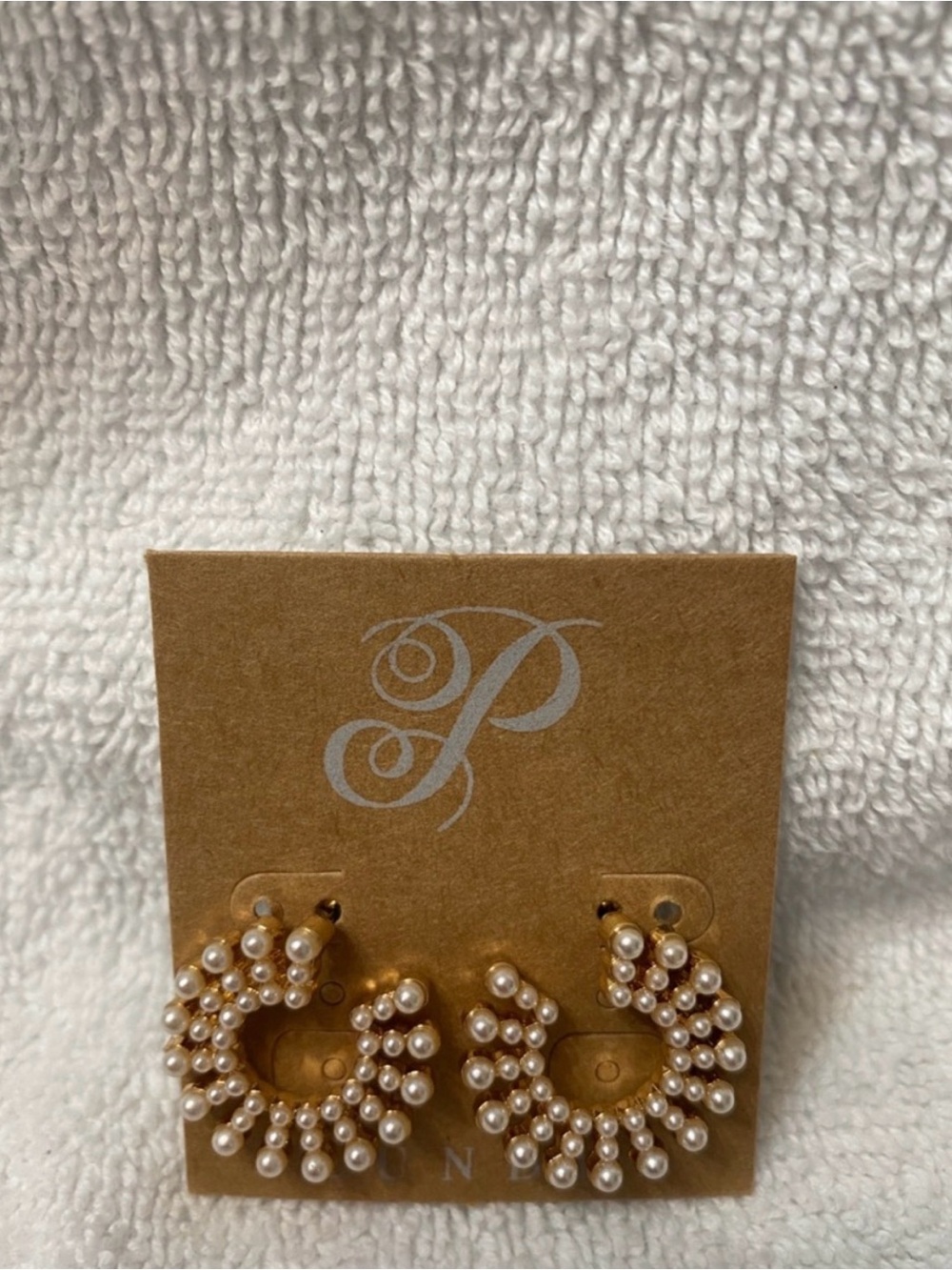 Plunder- Pearl Cluster Hoop Earrings in Cream and Gold